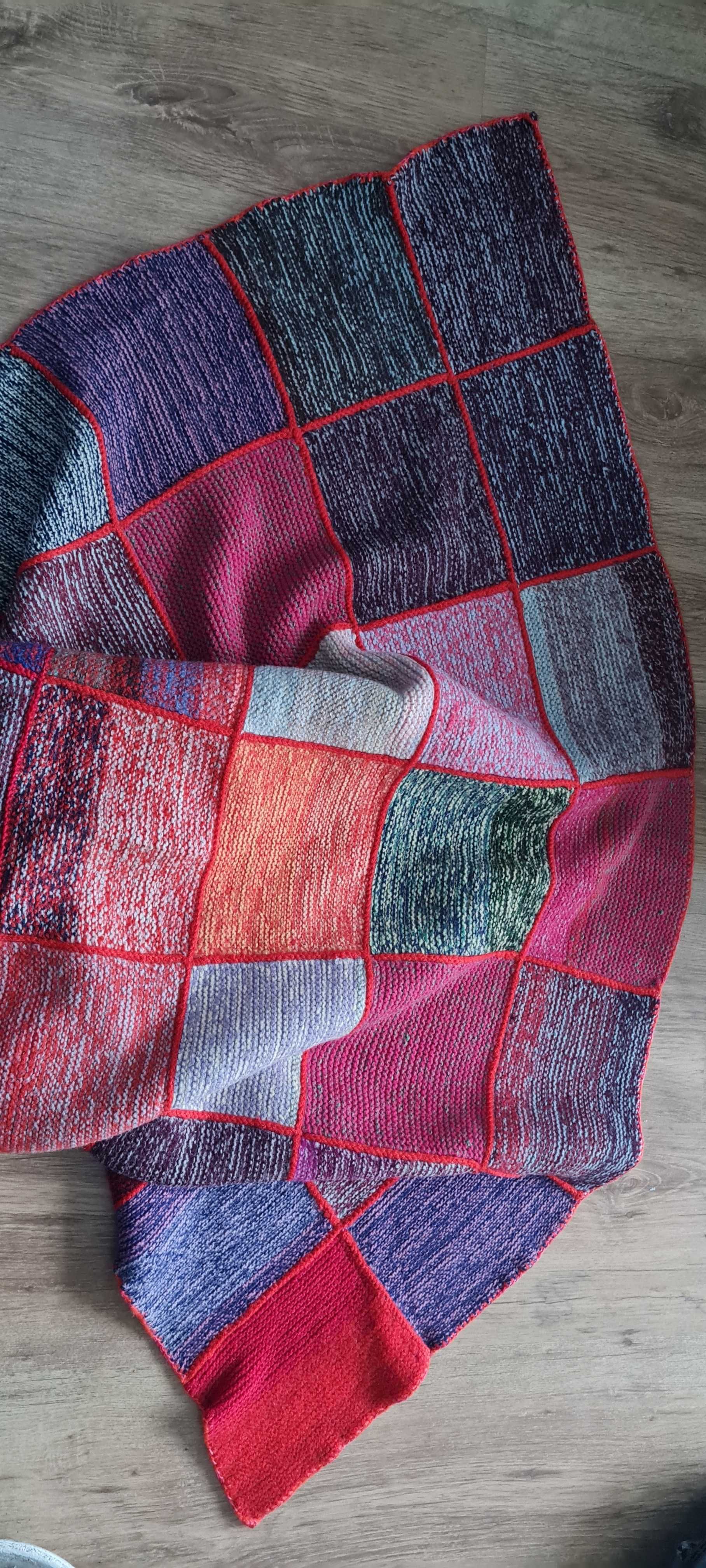 Pled , narzuta kocyk recznie robiony
Patchwork
Wymiary 89cm na 155cm