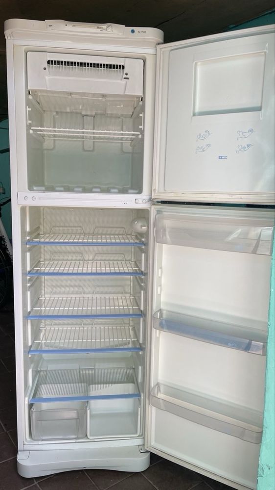 Продам холодильник Indesit no frost