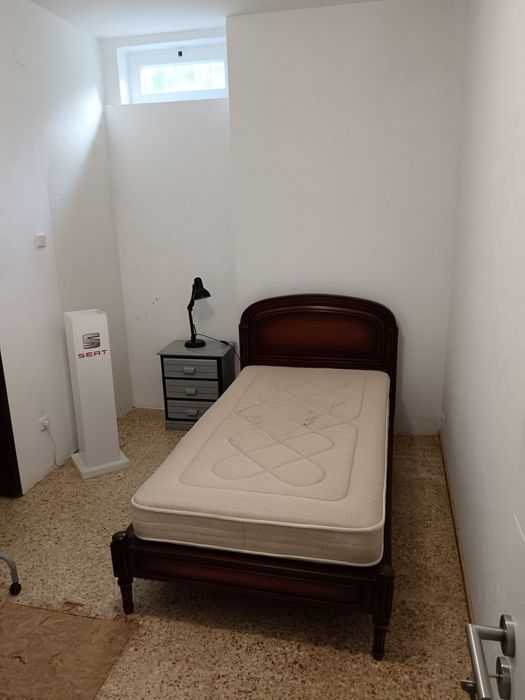 Alugo quarto solteiro