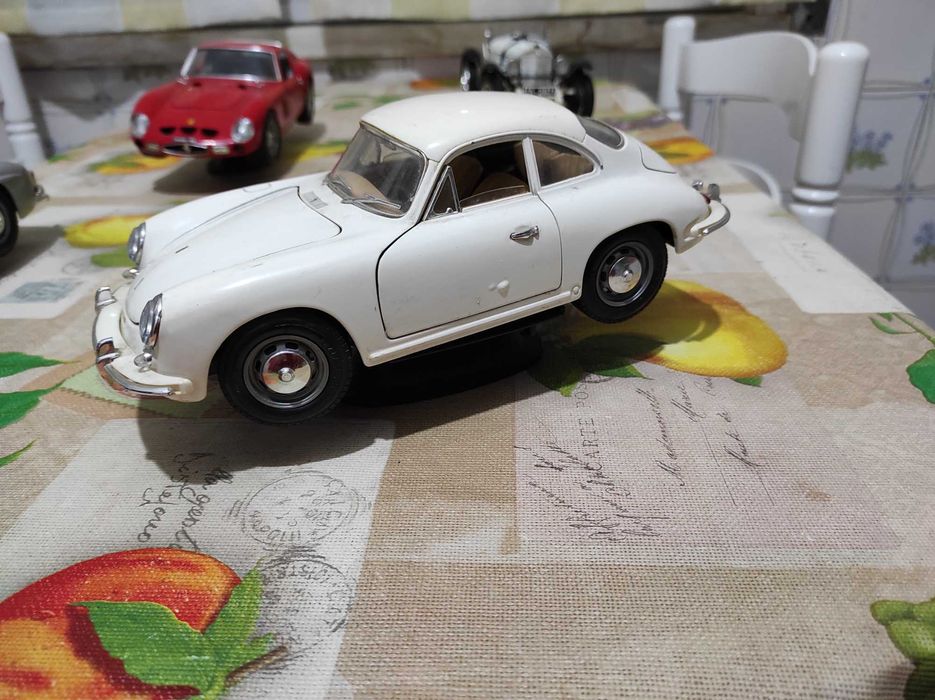 carros de coleção com 25 cm