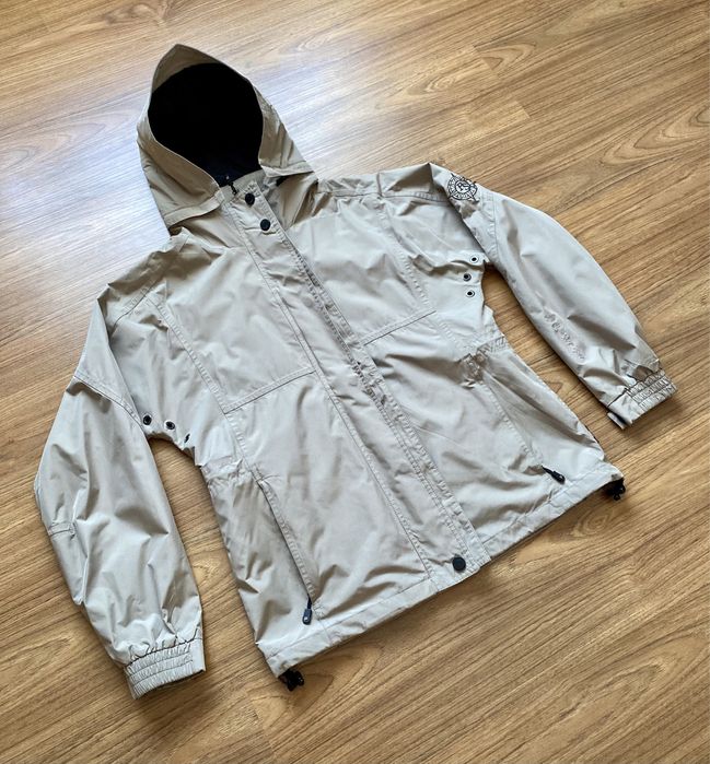 Жіноча якісна куртка / вітровка / віндстоппер.