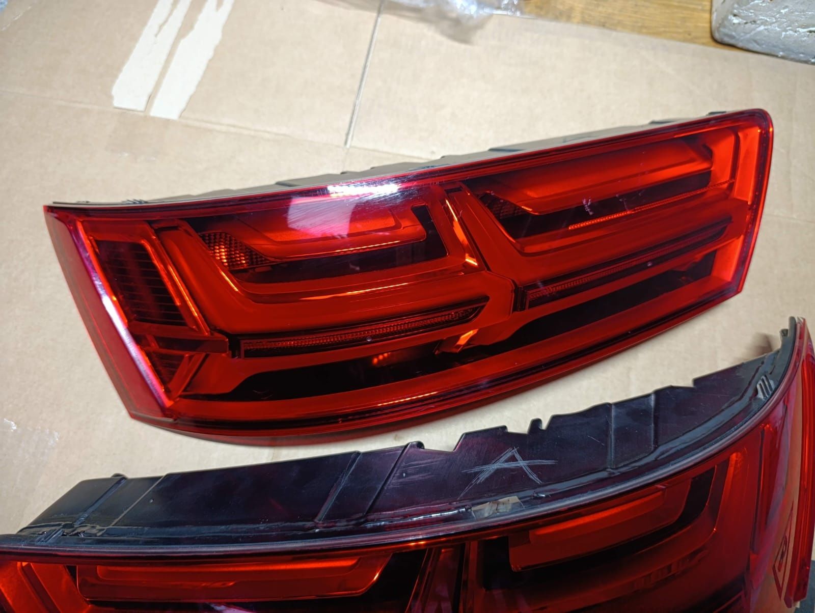 lampy tył Audi Q7 4M0