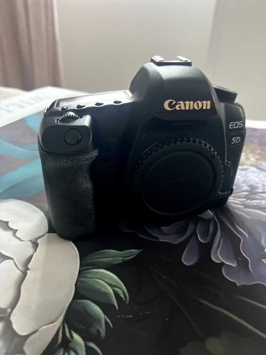 Canon 5 mark ii corpo +Cartão CF 16 GB, tripé Era PRO, controle remoto