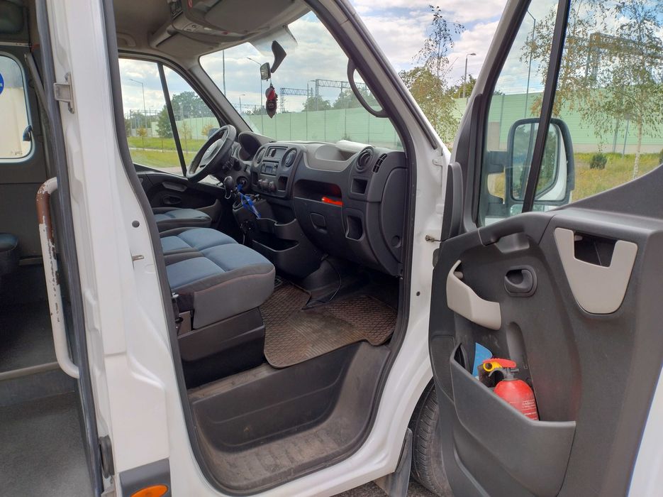 Autobus Renault Master 17-osobowy