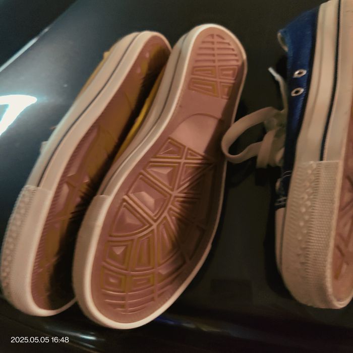 Tenis e malas estado novo