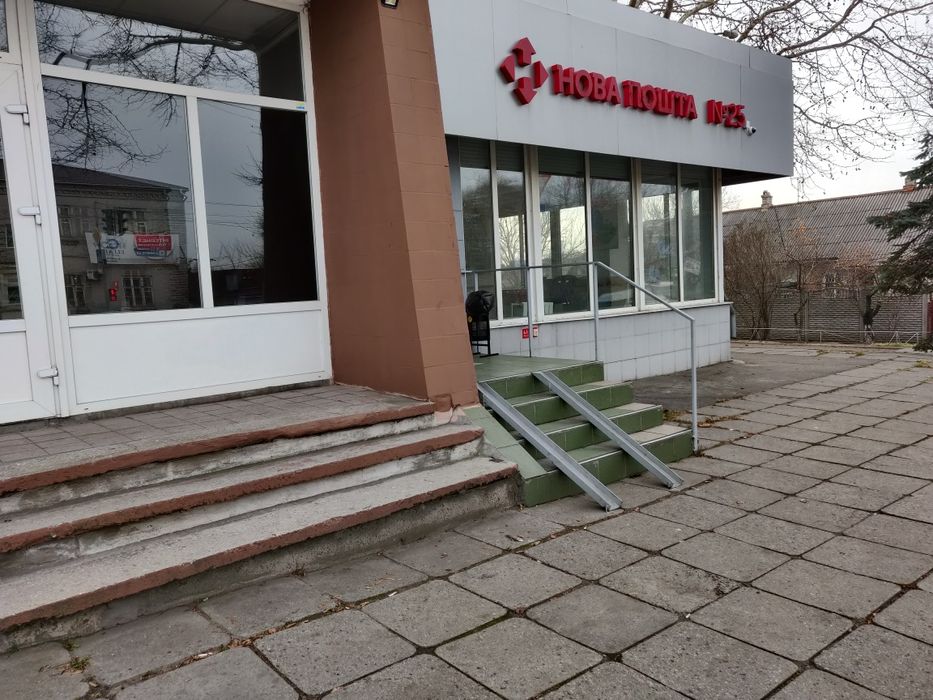 Помещение(СВЕТ ЕСТЬ ВСЕГДА) 100 кв. м. Шевч. мкр. р-н, ул. Красная, 3.