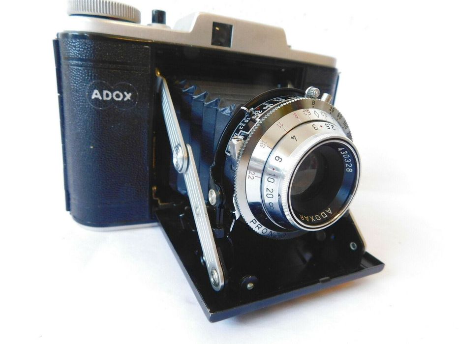 2 Maquinas fotográficas antigas - Adox e Bilora