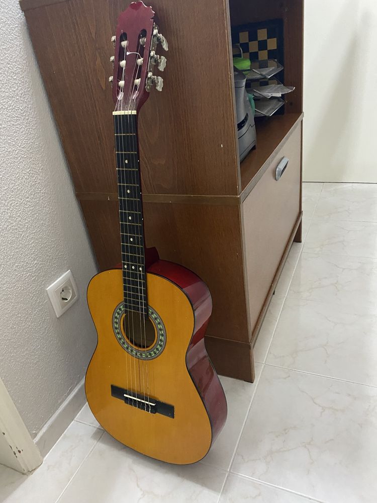 Guitarra em muito bom estado