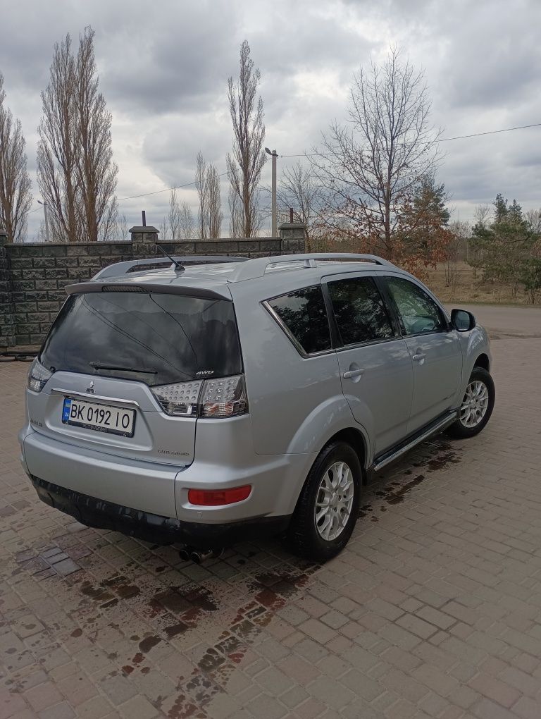 Мітсубісі оутлендер