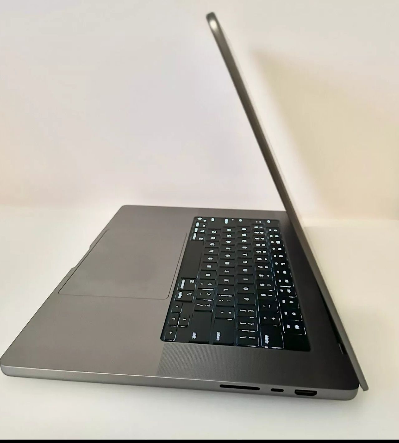 Macbook pro 16 m1 pro/16/512 идеал