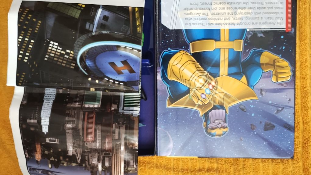 Książka z figurkami Avengers My busy books