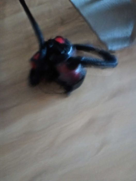 Sprzedam odkurzacz bezworkowy stan bardzo dobry i dobrze wciaga