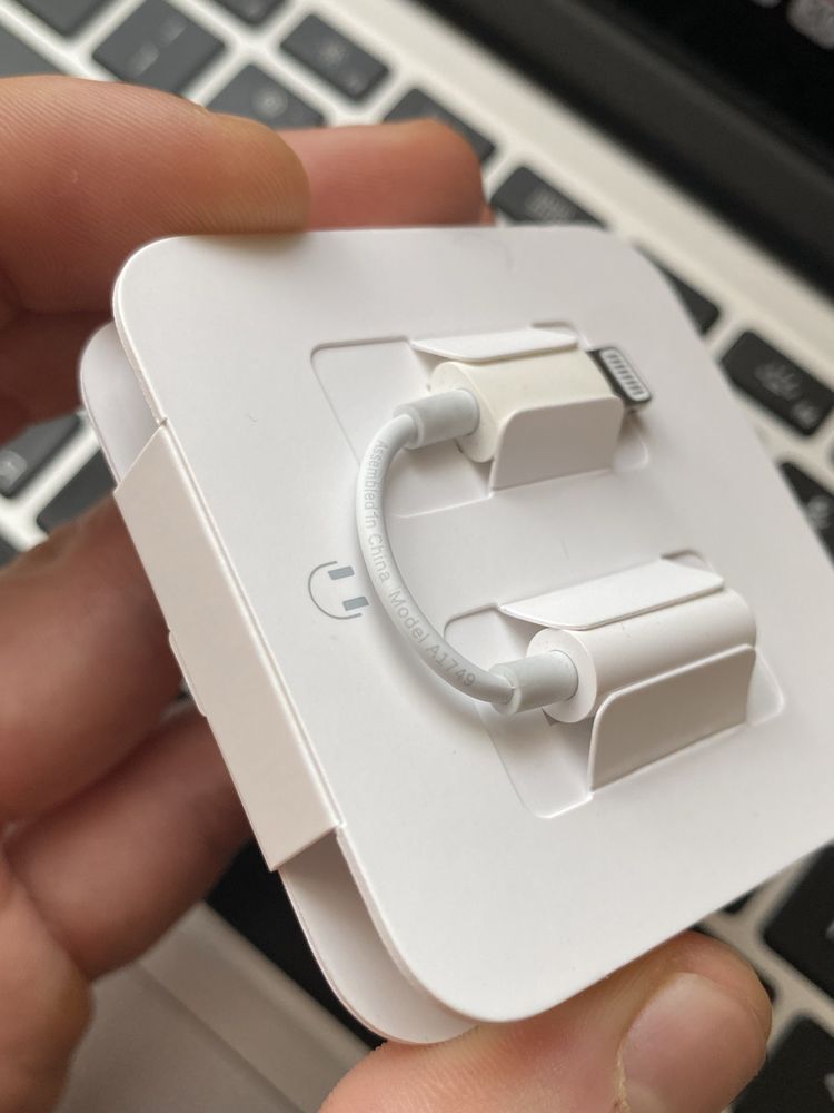 Оригінальні навушники Apple EarPods lightning