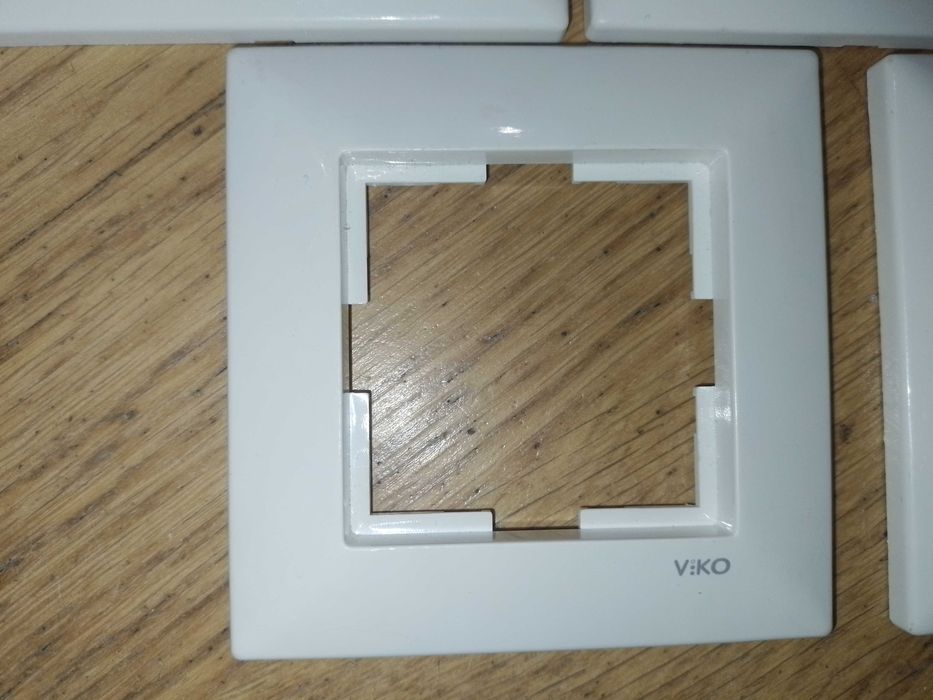 Рамки для розеток VIKO, KARRE, колір кремовий, білий. Заглушки