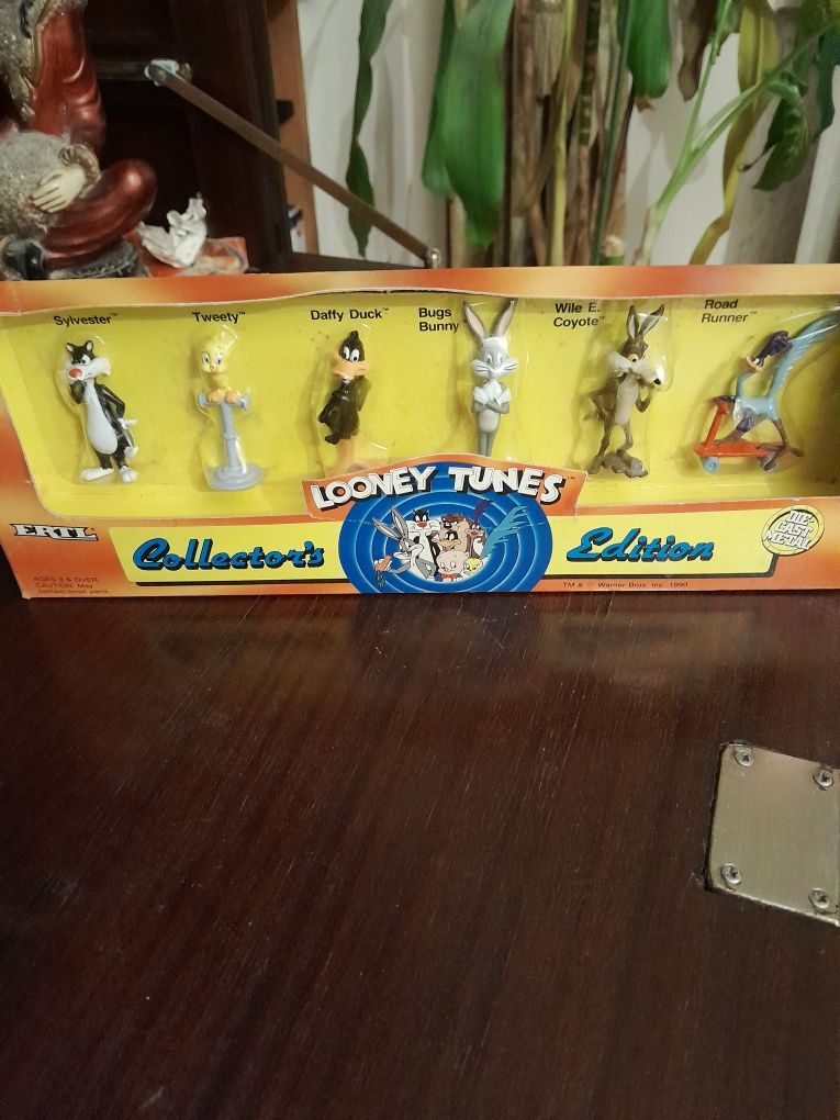Figuras da Looney Tunes em aço Edição de coleção