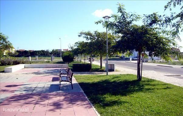 Lote de terreno urbano com 161m2 para construção de moradia de 2 pisos