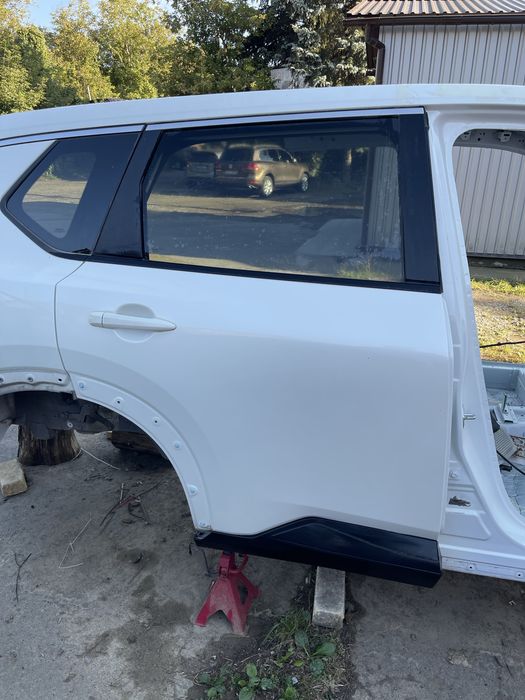 Продам двері задні праві Nissan Rogue t33 2021,2022,2023,2024колір QAB