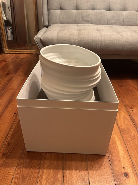 Jarra Vista Alegre by Ross Lovegrove