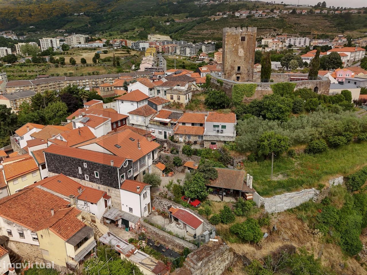 Moradia T3 | 4 Pisos | Logradouro | Castelo | Lamego