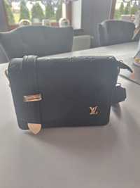 Torebka listonoszka Louis Vuitton nowa czarna złote dodatki