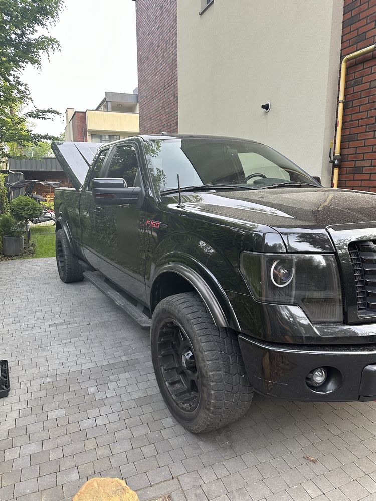 Ford F-150 FX 4. Off road.  2012