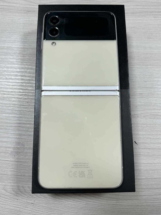 Smartfon Samsung Galaxy Z Flip3