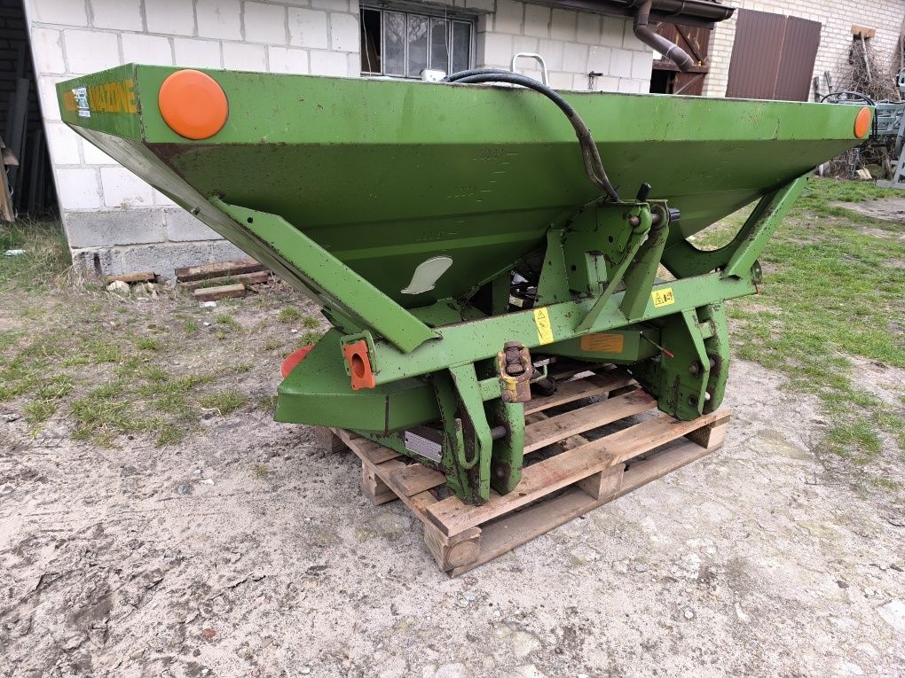 Rozsiewacz nawozu KUHN 900 Amazone