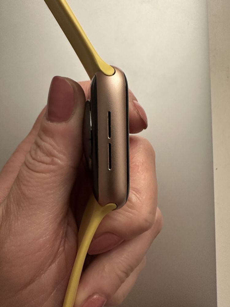 Apple watch Series 4 44mm bardzo dobry stan , ladowarka .