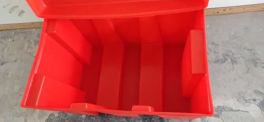 Pojemnik plastikowy na sól i piasek 480L – solidny, odporny na warunki