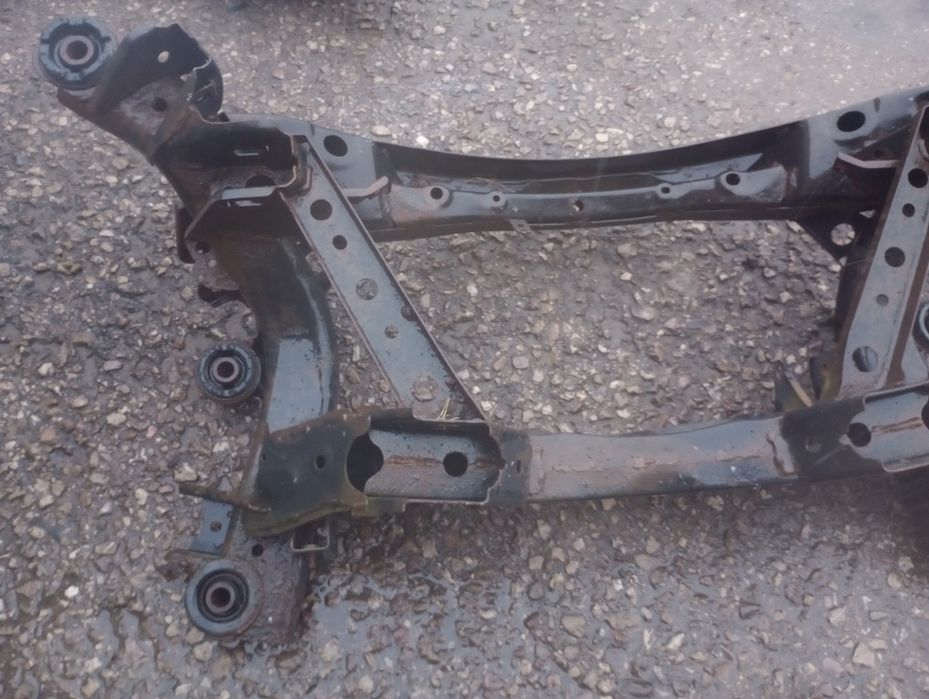 Mazda RX8 RX 8 belka zawieszenia tył tylna