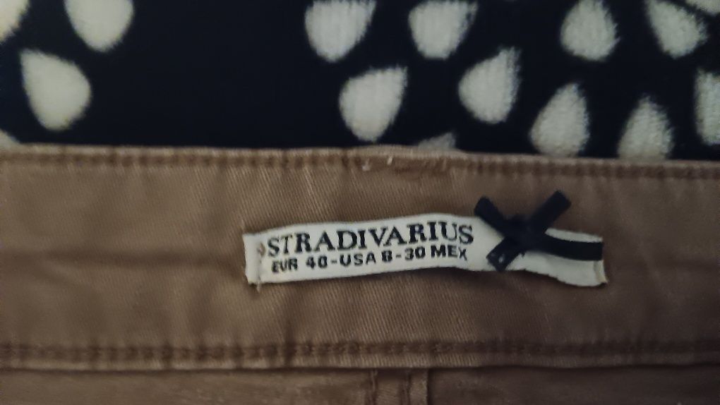 Calças de mulher castanho claro da Stradivarius
