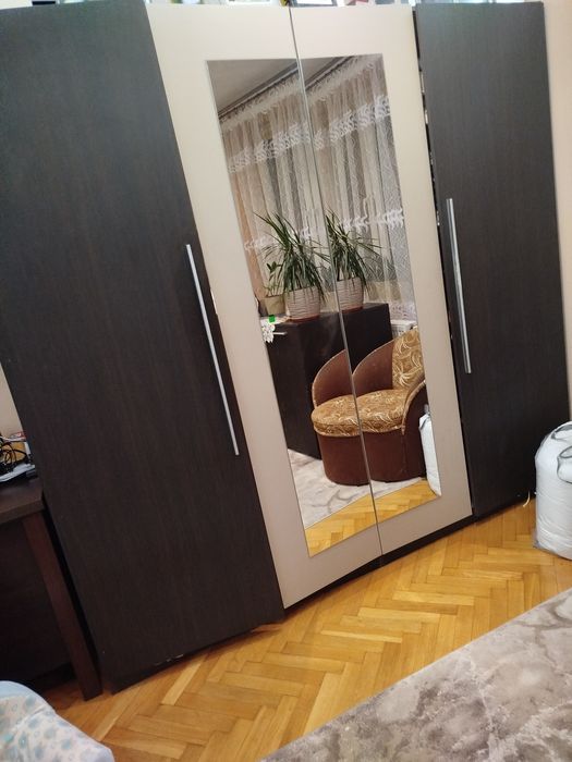 Sprzedam szafę używana wys 2.10*dł 2.30 głębokość 60 cm.