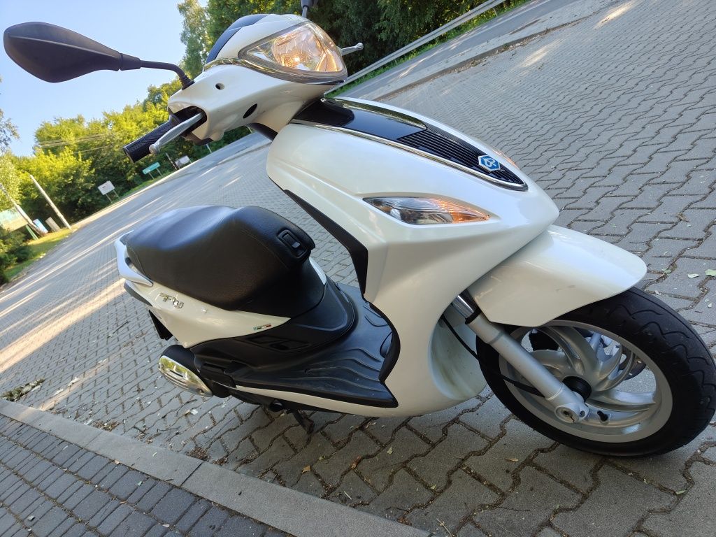 Piaggio fly 125 skuter kat. B liberty 2016 super stan
