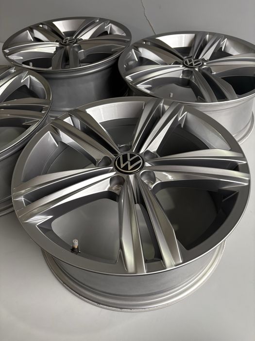 диски VW R-line R18 7Jx18H2 ET44 ЦО 57.1 Tiguan