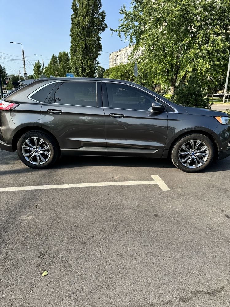 Ford Edge 2019 року в комплектації Titanium