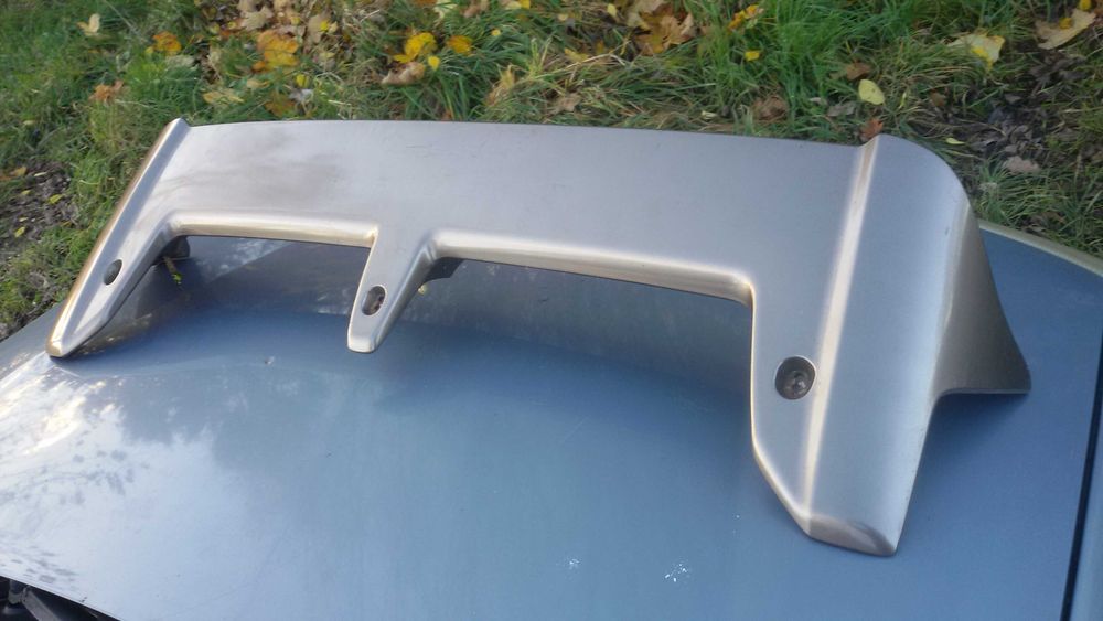 Tylny spojler na klape Mitsubishi Pajero Pinin