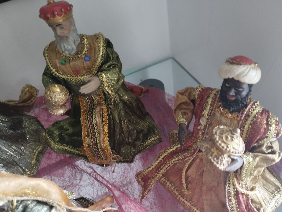 Presépio com cinco figuras muito bonito