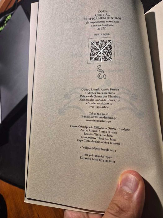 Livro “Coisa que Não Edifica Nem Destrói” - Ricardo Araújo Pereira