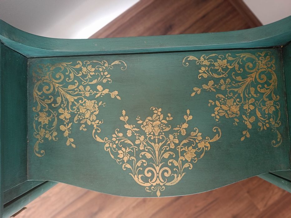 Toaletka ręcznie malowana