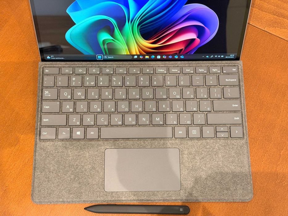 Microsoft Surface Pro 11 (Edycja 11, X Plus) 16 GB RAM, 256 GB SSD +