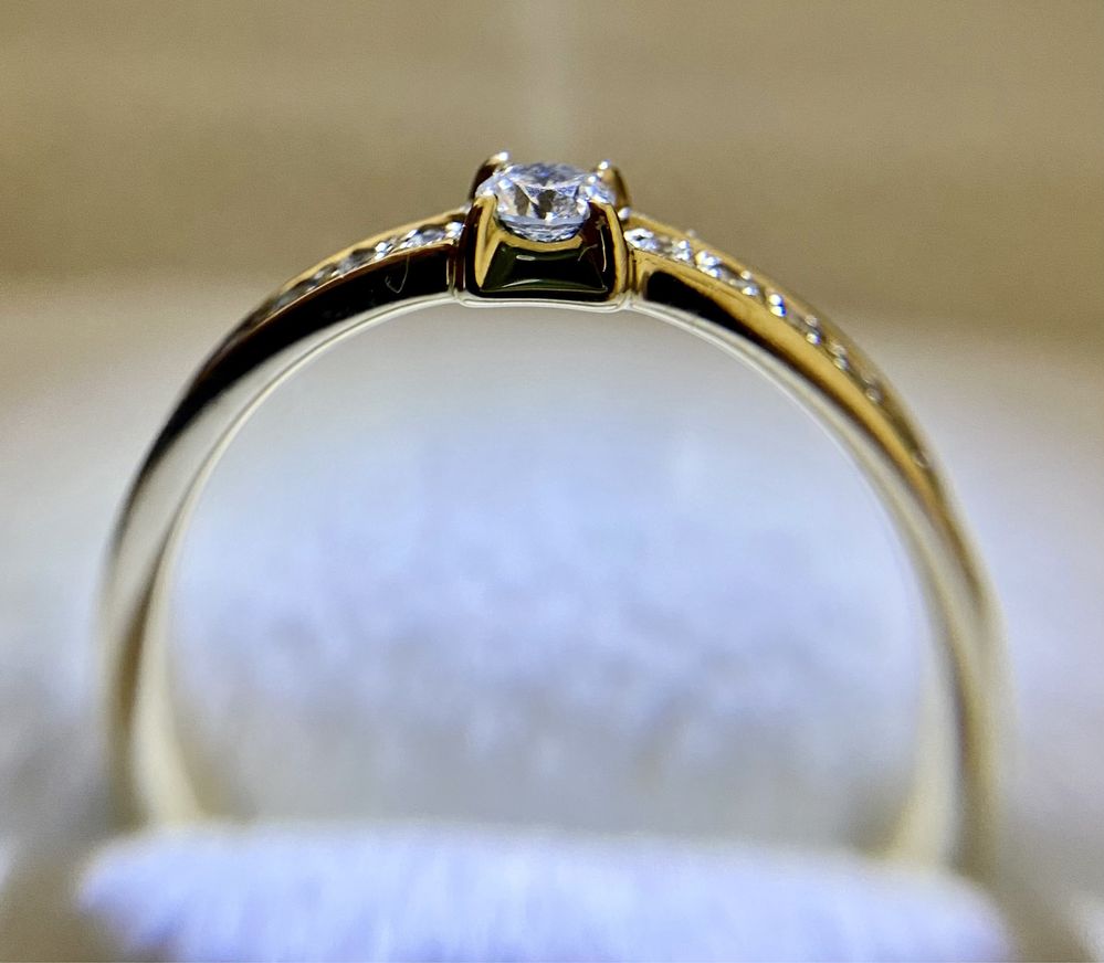Золотое кольцо с бриллиантами 0,28 кт, р.17