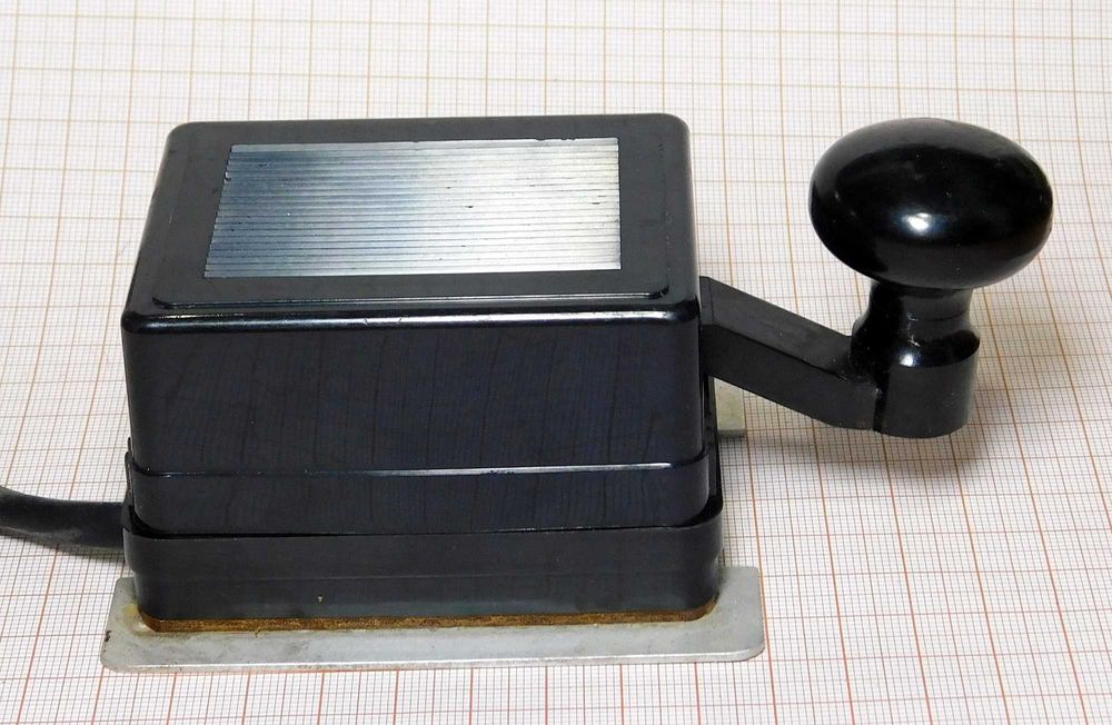 Klucz telegraficzny do radiostacji wojskowej czarny