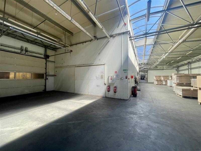 Hala magazynowa 1395 m2 - 4 wjazdy, rampa