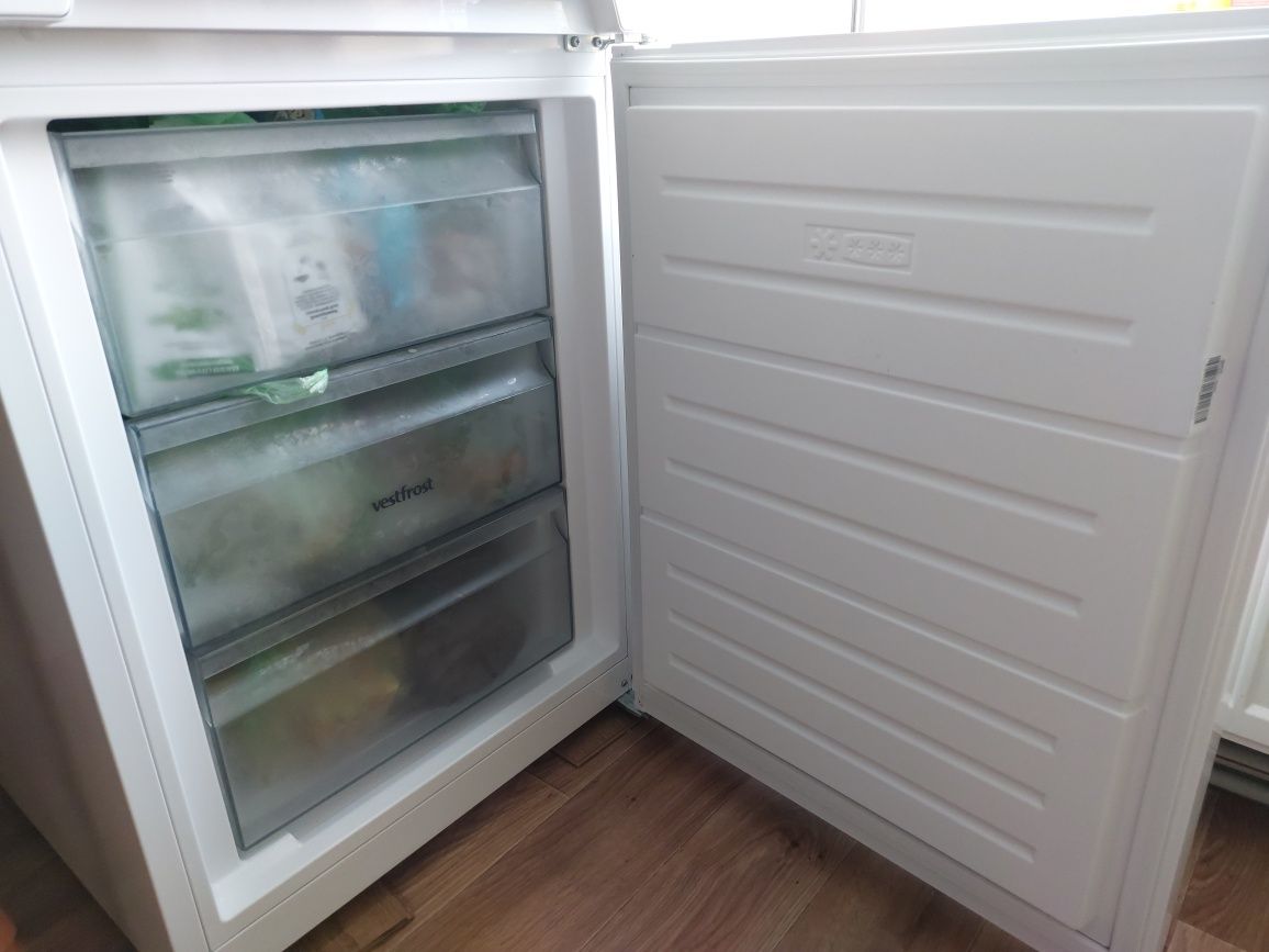 Холодильник Vestfrost CNF186 ZW