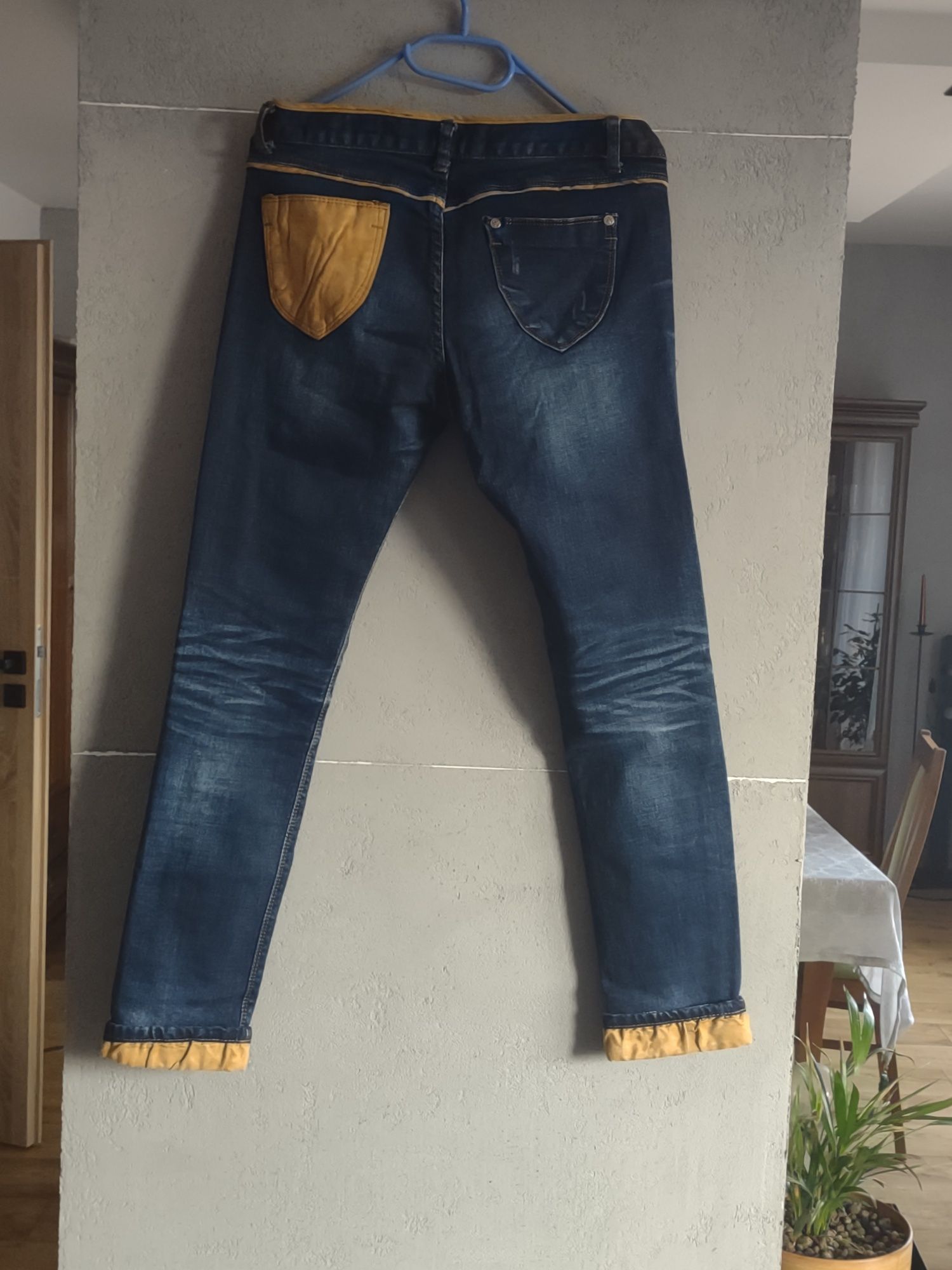 Damskie spodnie jeansy