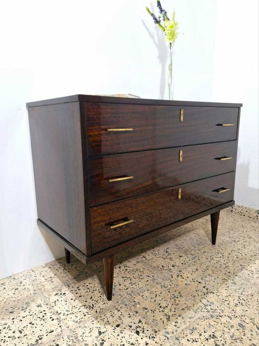 Comoda Vintage de madeira. Vintage Wooden Dresser