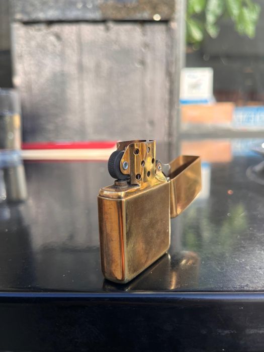 Zippo vintage latão