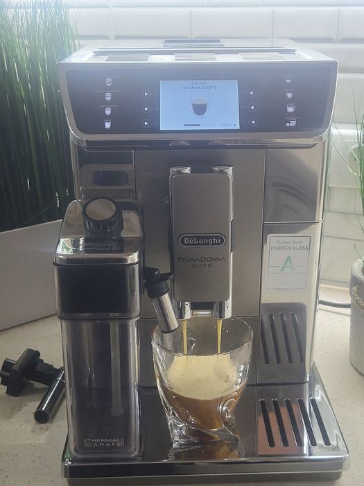 кавовий апарат фірми Delonghi Prima Donna ELiTE