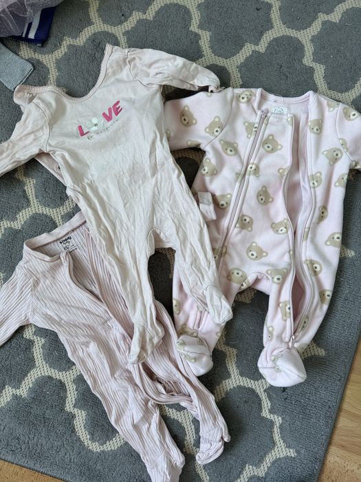 Одяг на дівчинку 0–3 міс (62 см) — віддам безкоштовно