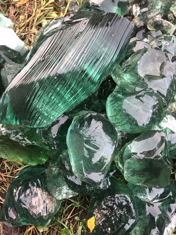 Ерклез, кускове стекло яскраво зеленого кольору для габіонів